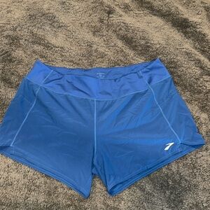 Brooks Chaser 5 in shorts